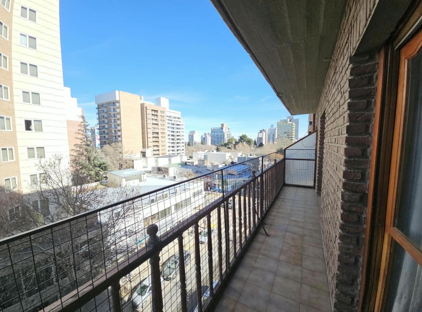Foto de Departamento semipiso, 3 dormitorios, 2 baño, cochera. Centro, imagen 4