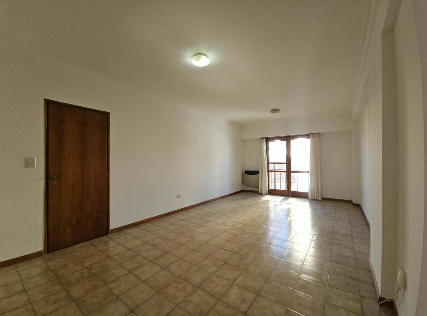 Foto de Departamento semipiso, 3 dormitorios, 2 baño, cochera. Centro, imagen 2