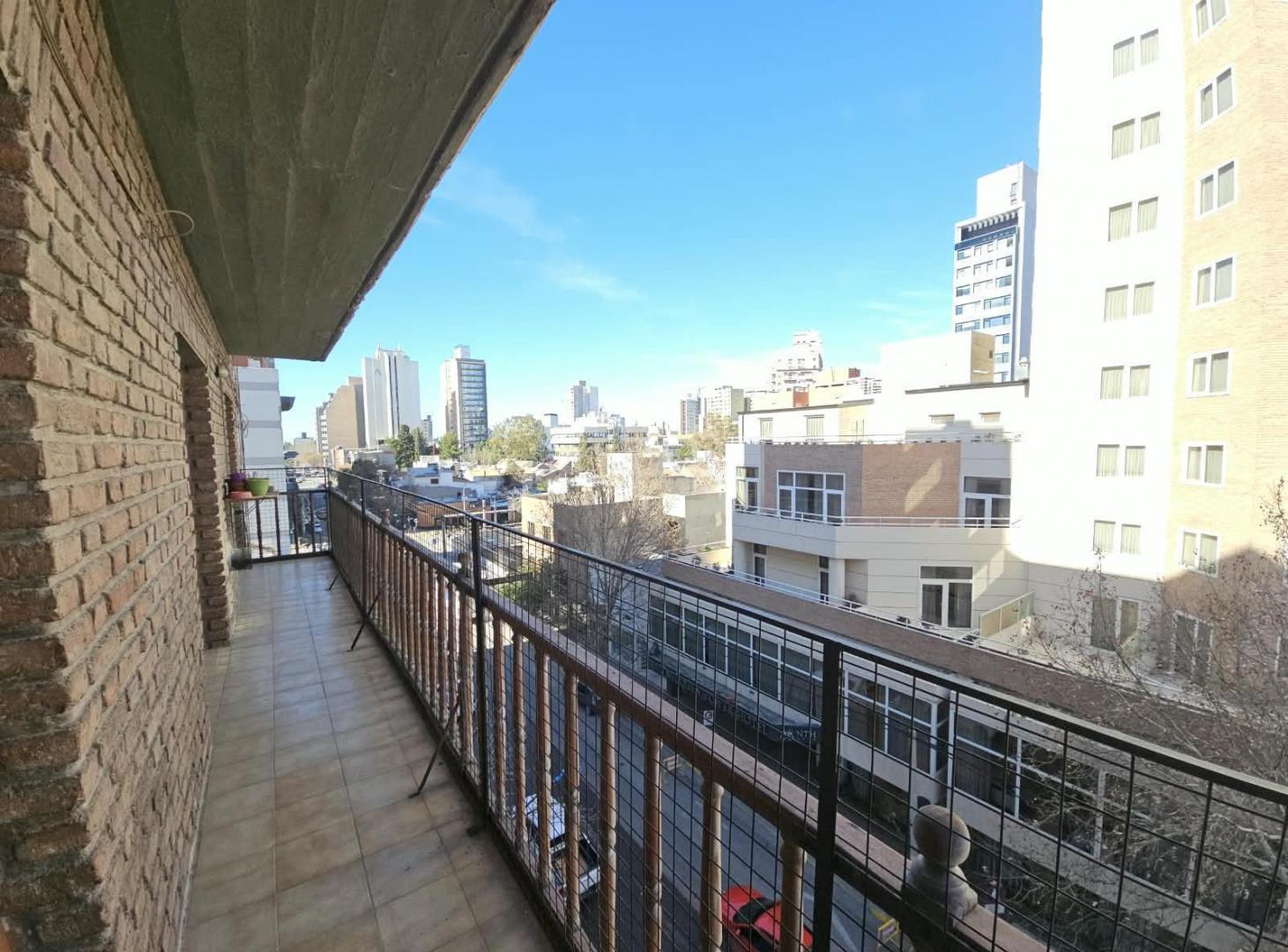 Foto de Departamento semipiso, 3 dormitorios, 2 baño, cochera. Centro, imagen 3