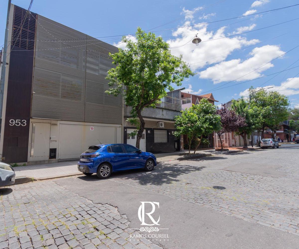 Venta Casa Lote Propio 8,66x30, 4 Amb de 450 m², con Pileta, Parrilla y Jacuzzi - Balbastro 900 (Parque 3