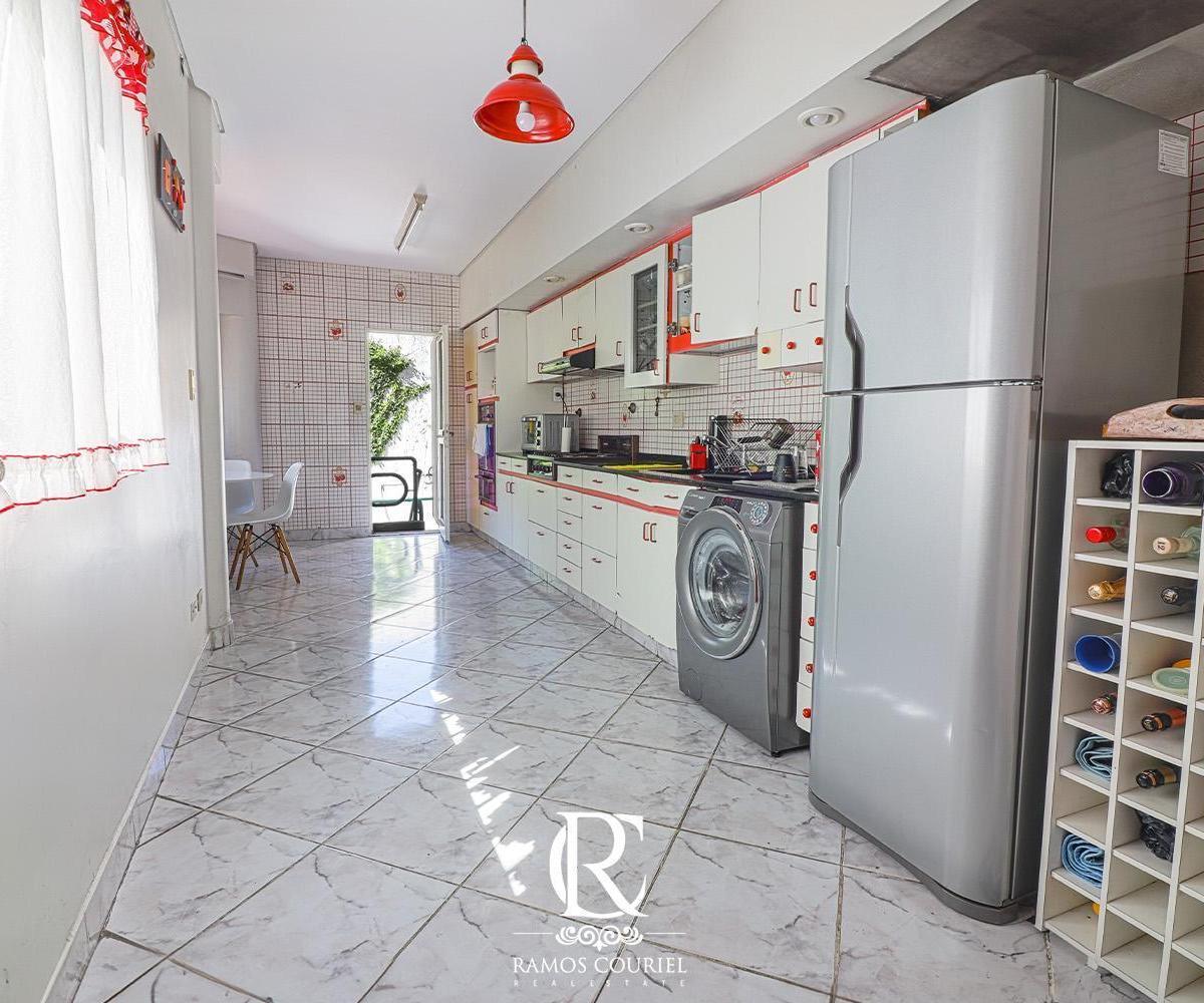 Venta Casa de 666 m² en 3 Plantas, Jardin, Parrilla, 4 Coch - Bogota 1800 (Flores) 3