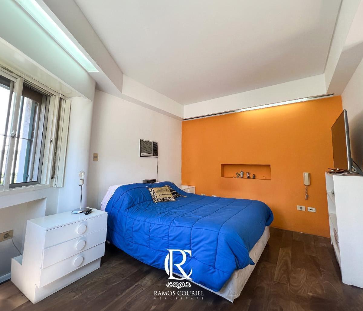 Venta Casa de 666 m² en 3 Plantas, Jardin, Parrilla, 4 Coch - Bogota 1800 (Flores) 4