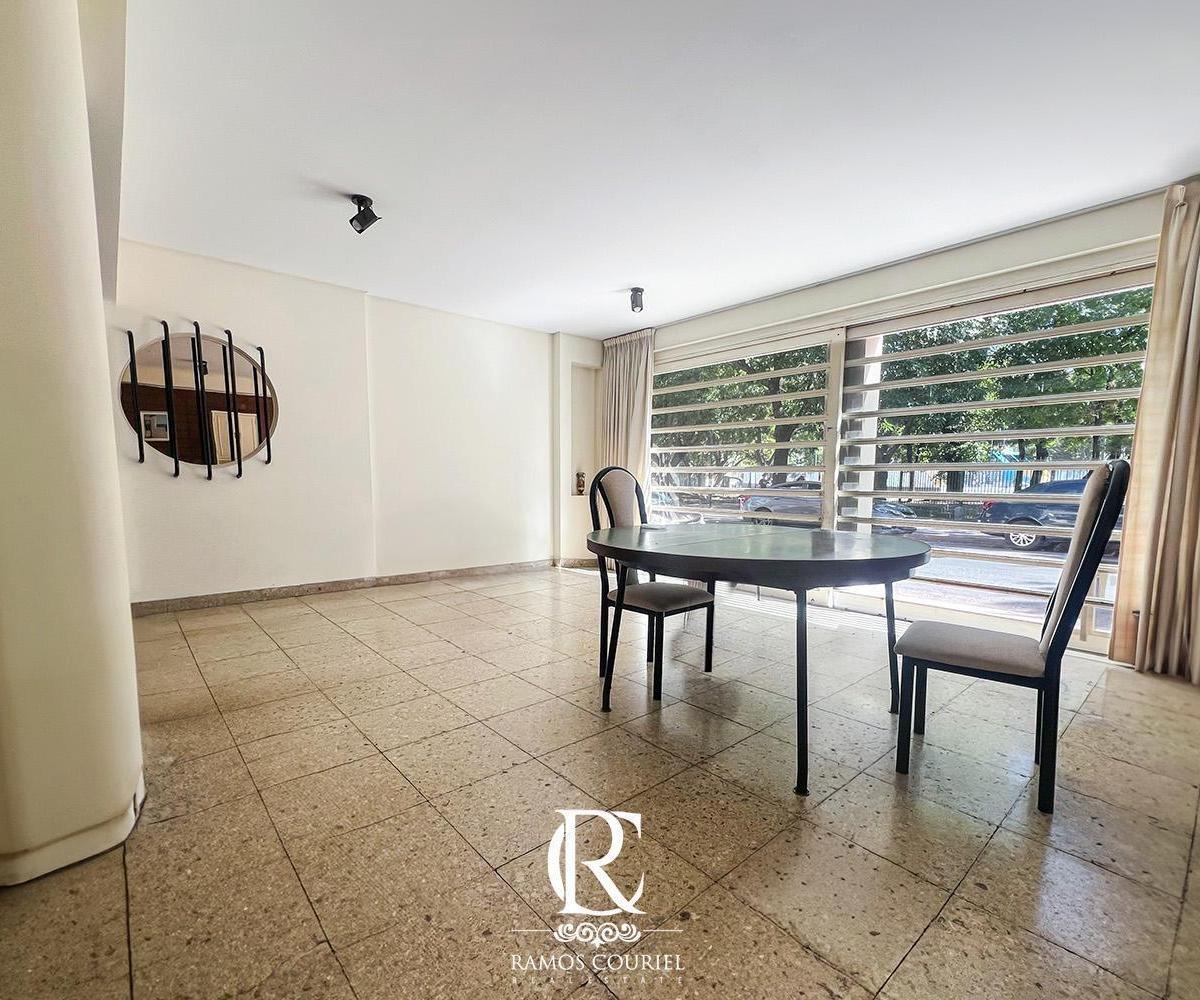 Venta Casa de 666 m² en 3 Plantas, Jardin, Parrilla, 4 Coch - Bogota 1800 (Flores) 2