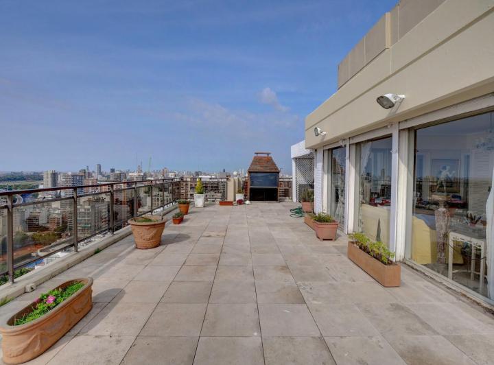 VENTA  Dúplex piso altísimo vista  al río, 3 suites, terraza y parrilla, 400m², 2 coch. Belgrano. 3