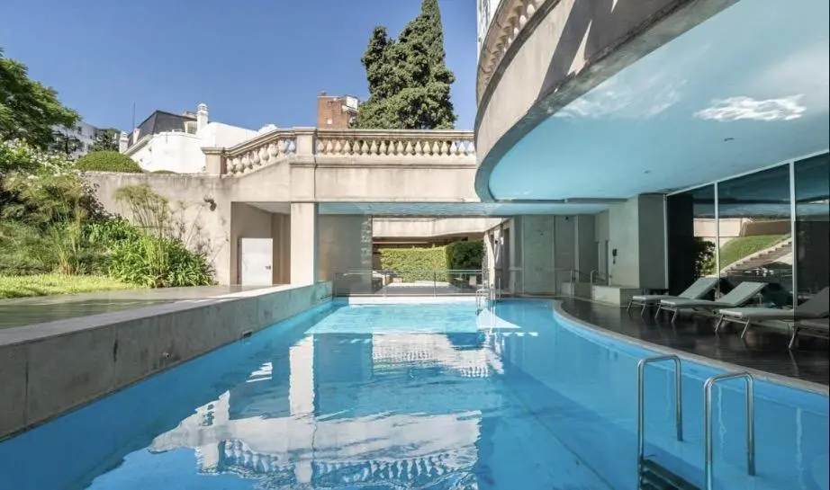 Venta Edificio Grand Bourg. 3 suites, toilette, dep de servicio. 2 coch. Palermo Chico 4