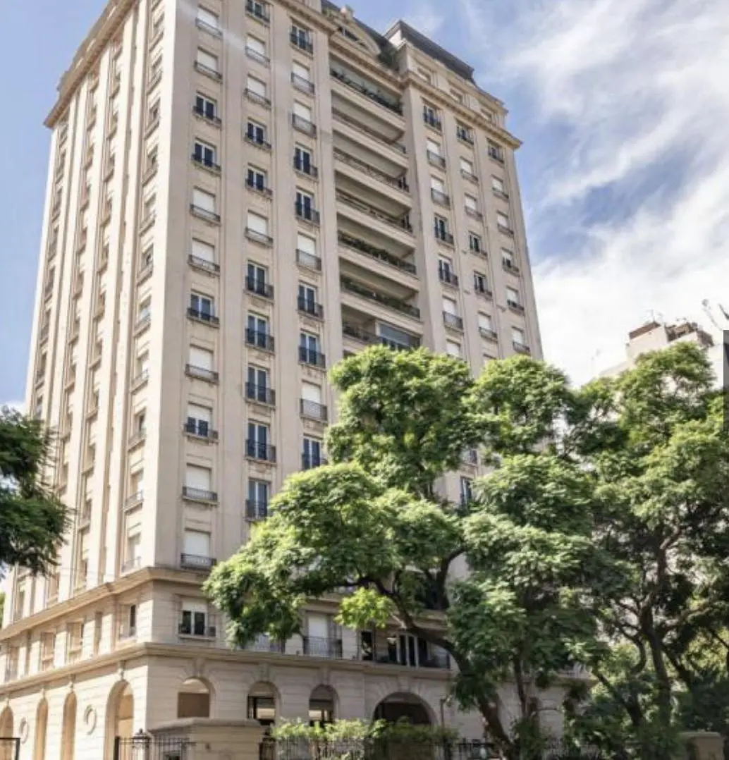 Venta Edificio Grand Bourg. 3 suites, toilette, dep de servicio. 2 coch. Palermo Chico 3