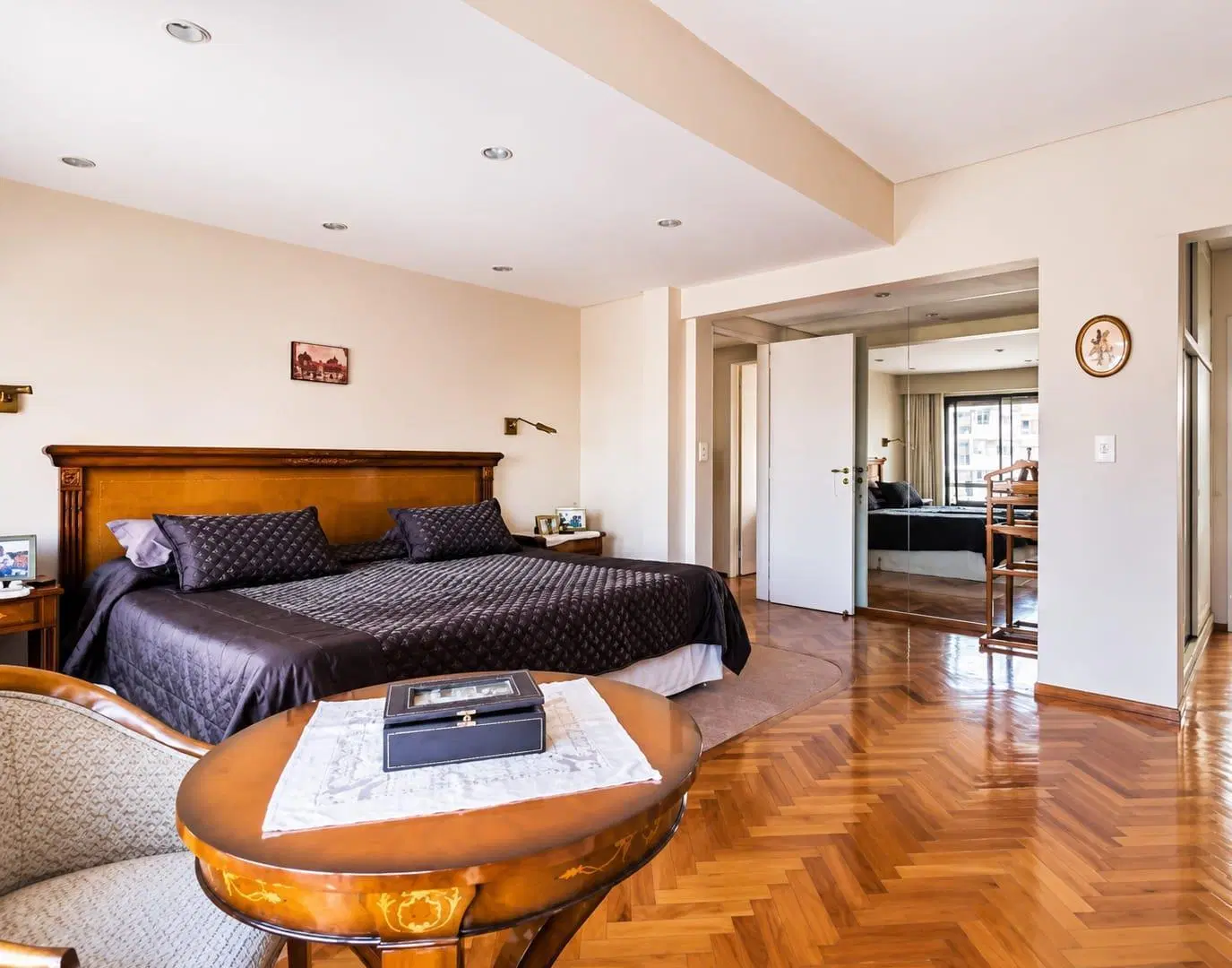 Departamento 4 AMBIENTES CON DEPENDENCIA Y 3 COCHERAS 2