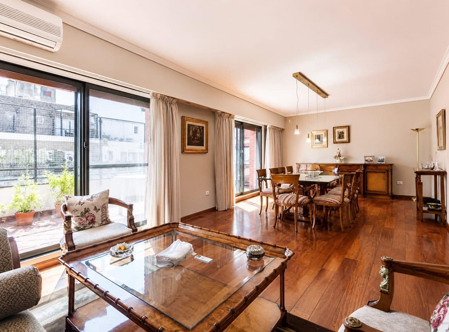 Departamento 4 AMBIENTES CON DEPENDENCIA Y 3 COCHERAS