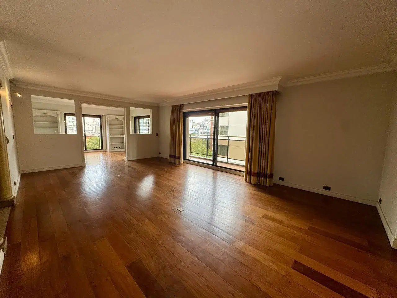 Departamento Piso de 5 AMBIENTES CON 2 DEPENDENCIA SOBRE LIBERTADOR 5