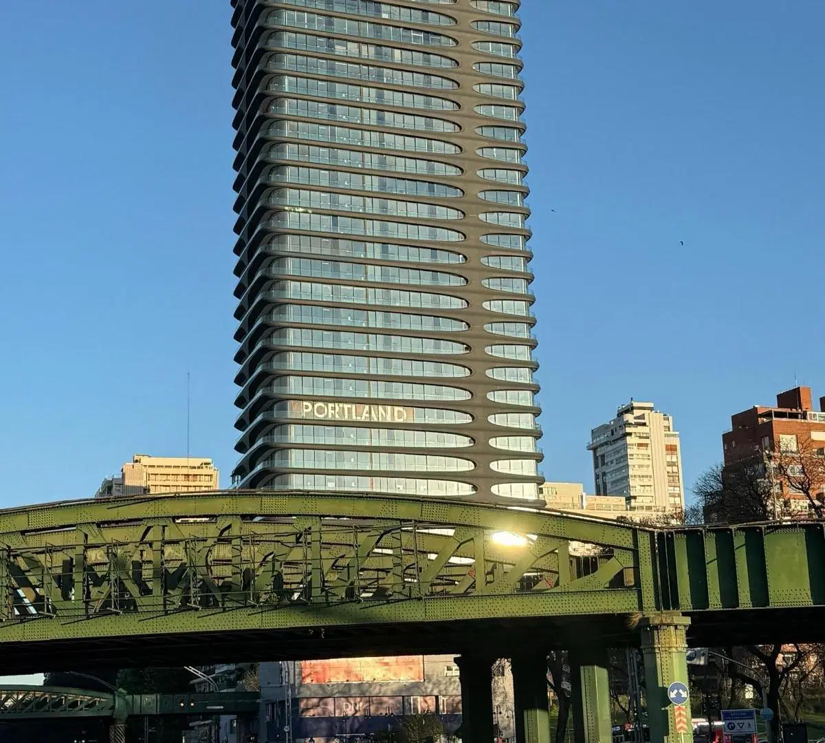 Venta torre L Avenue. 4 suites   escrit. Coch para 4 autos. 310m2. Palermo Nuevo. 5