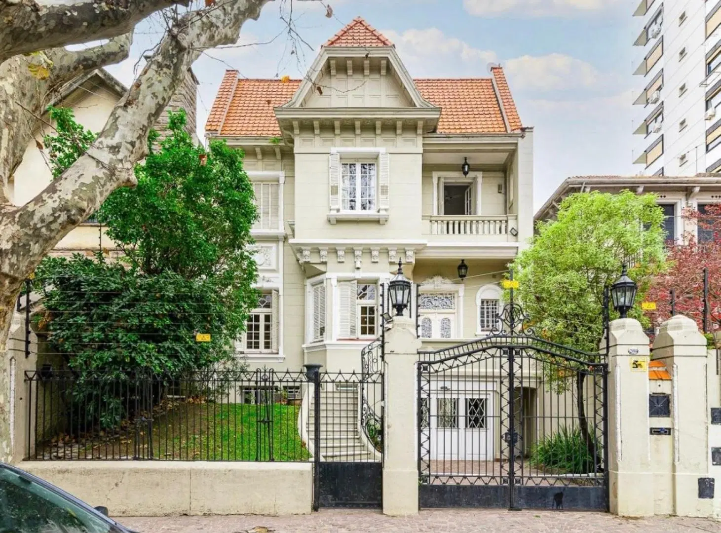 Venta Exclusiva casa  4 plantas de Estilo 850m² c/jardín y Pileta 3 cochs. Maure y Malasia- Belgrano 5