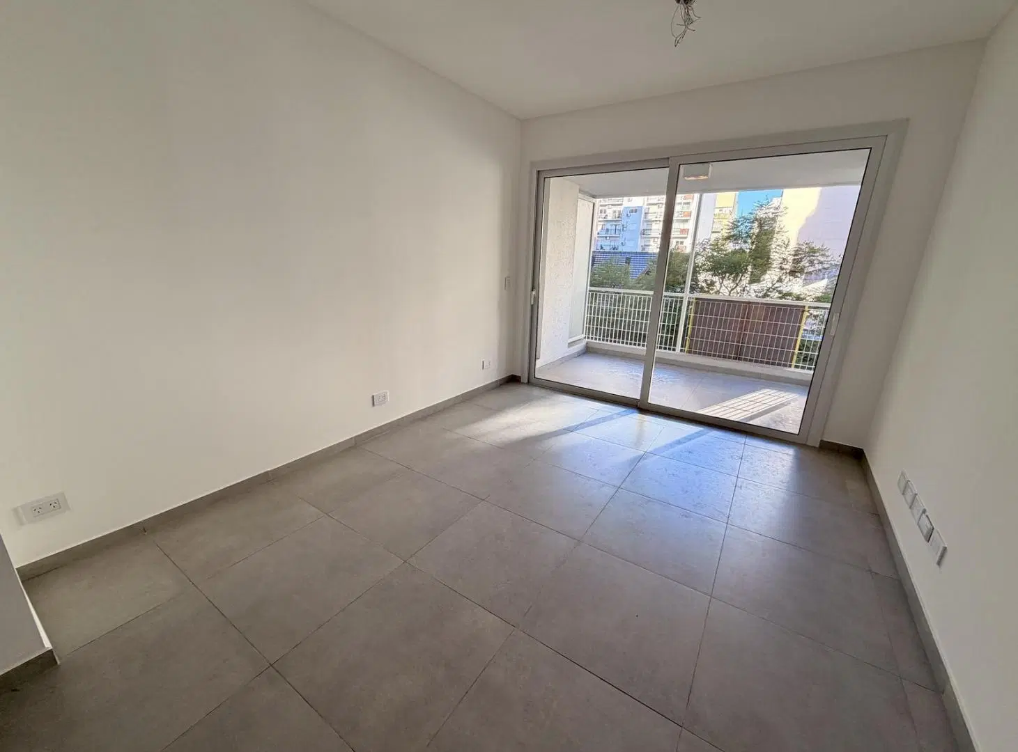 VENTA Departamento monoanbiente 40m2 con balcón aterrizado - Villa del Parque 2