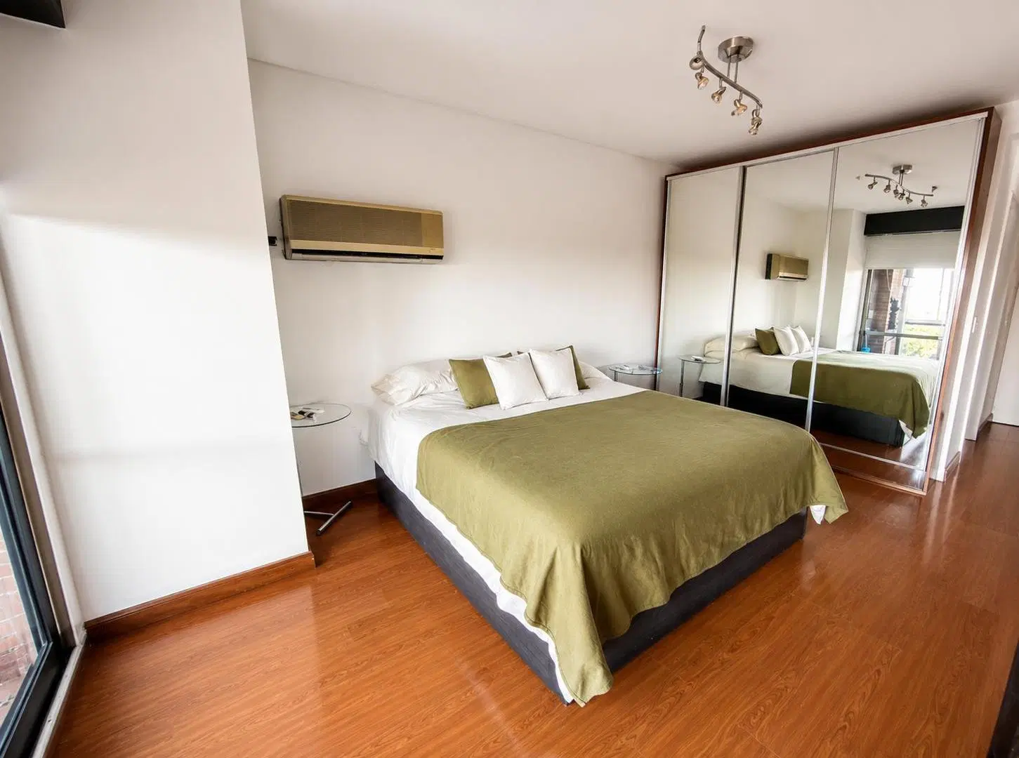 VENTA Departamento 4 ambientes con  vista al rio, espacio guarda coches, seguridad 24hs - Nuñez 8
