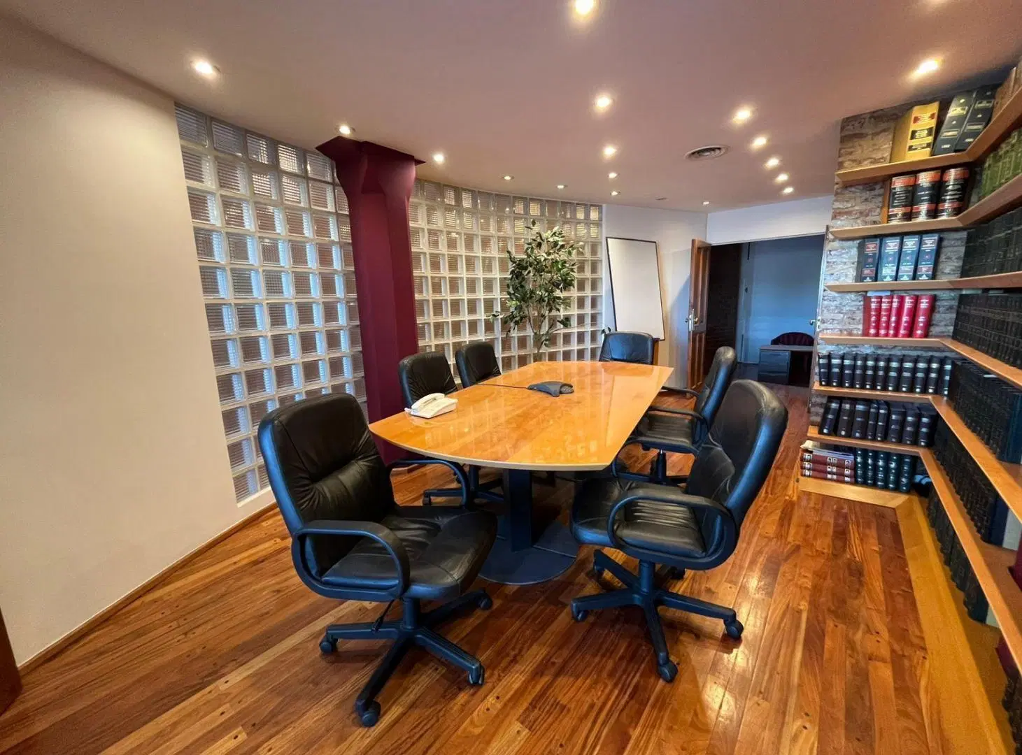 Venta Oficina de  110m2, 1 coch, amenities, Seg 24hs- Alicia M de Justo 800 (Puerto Madero) 4