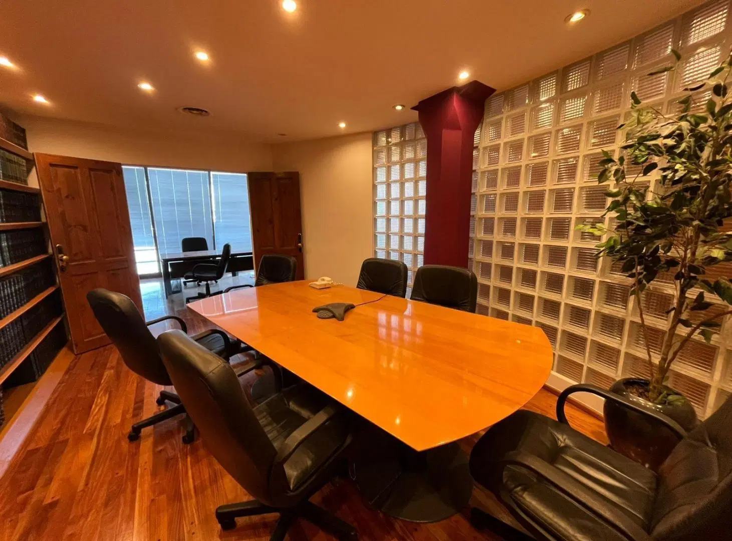 Venta Oficina de  110m2, 1 coch, amenities, Seg 24hs- Alicia M de Justo 800 (Puerto Madero) 2
