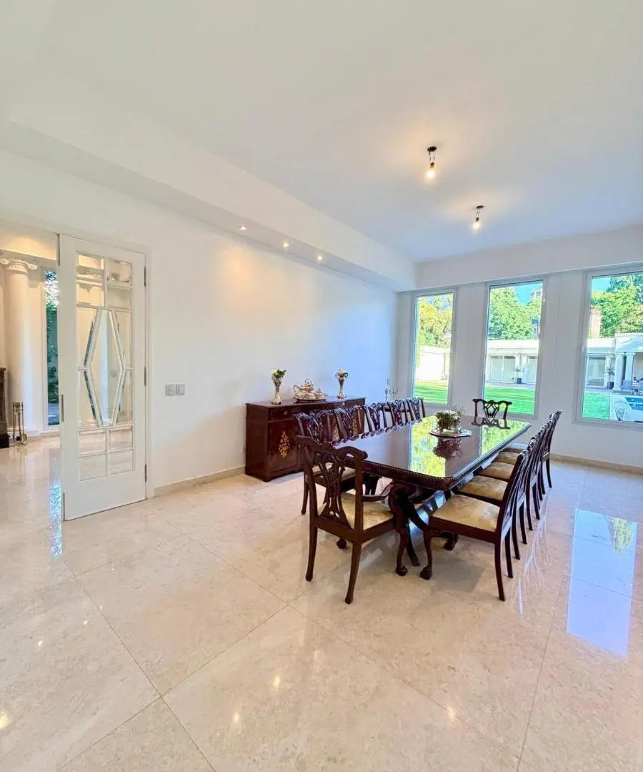 Venta Belgrano R. Casa de 8 amb. c/jardin y piscina. 8 cocheras. 1560m2 3