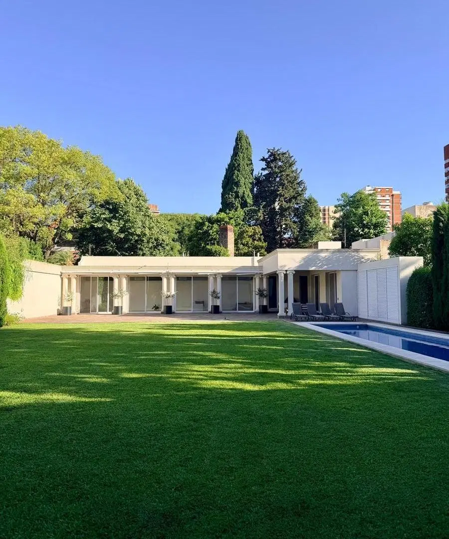 Venta Belgrano R. Casa de 8 amb. c/jardin y piscina. 8 cocheras. 1560m2 3