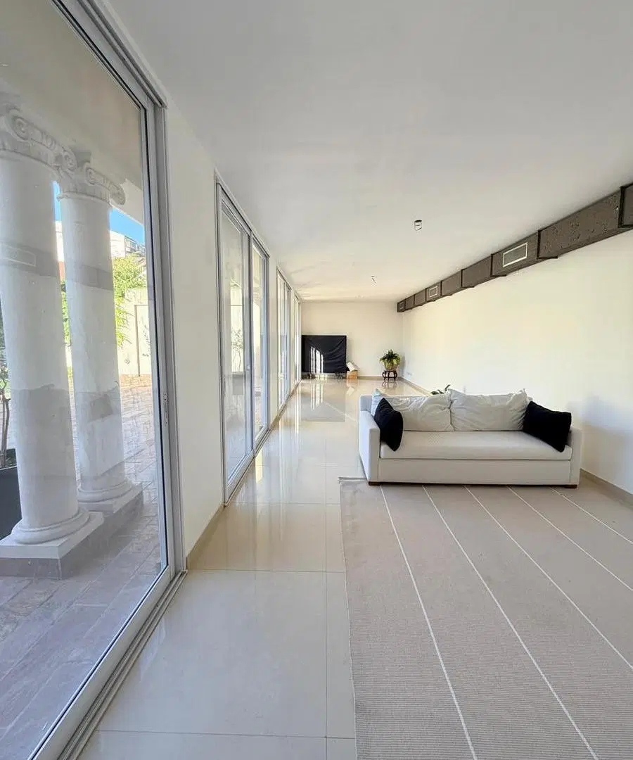 Venta Belgrano R. Casa de 8 amb. c/jardin y piscina. 8 cocheras. 1560m2 4
