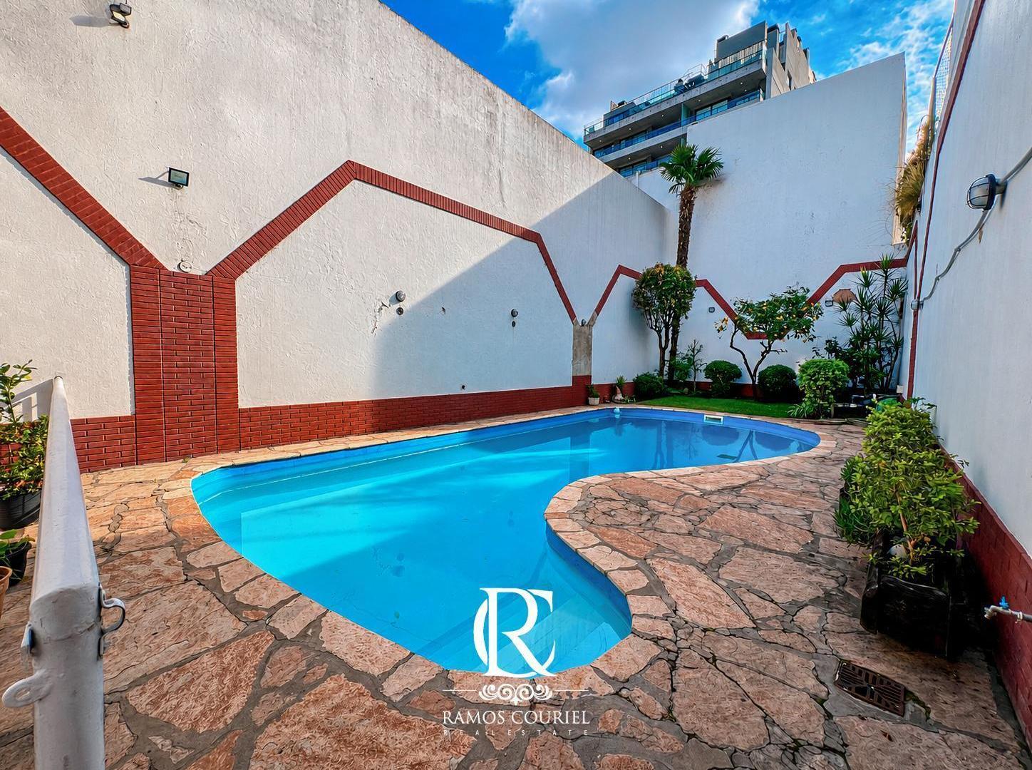 Venta casa de 340m2, pileta, parrilla, 4 coch-Lavalleja 1200 (Palermo)