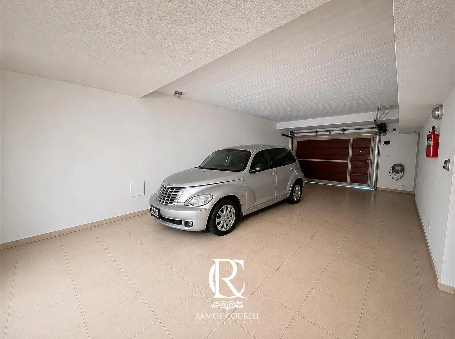 Venta casa de 340m2, pileta, parrilla, 4 coch-Lavalleja 1200 (Palermo) 2