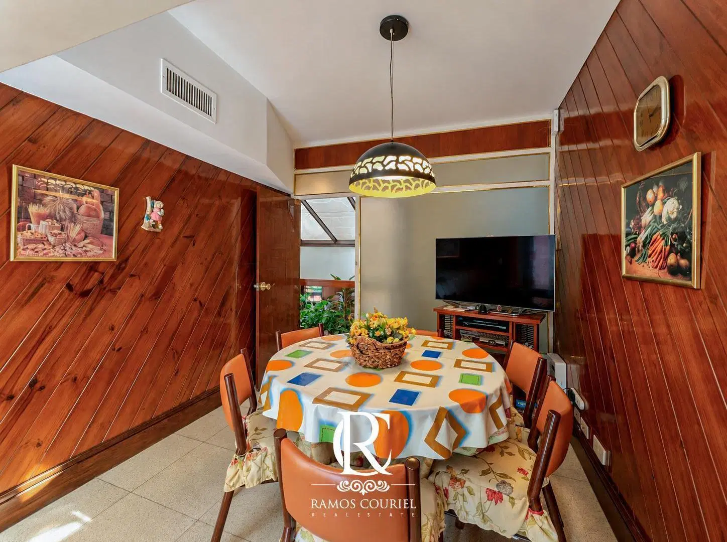 Venta casa de 340m2, pileta, parrilla, 4 coch-Lavalleja 1200 (Palermo) 3