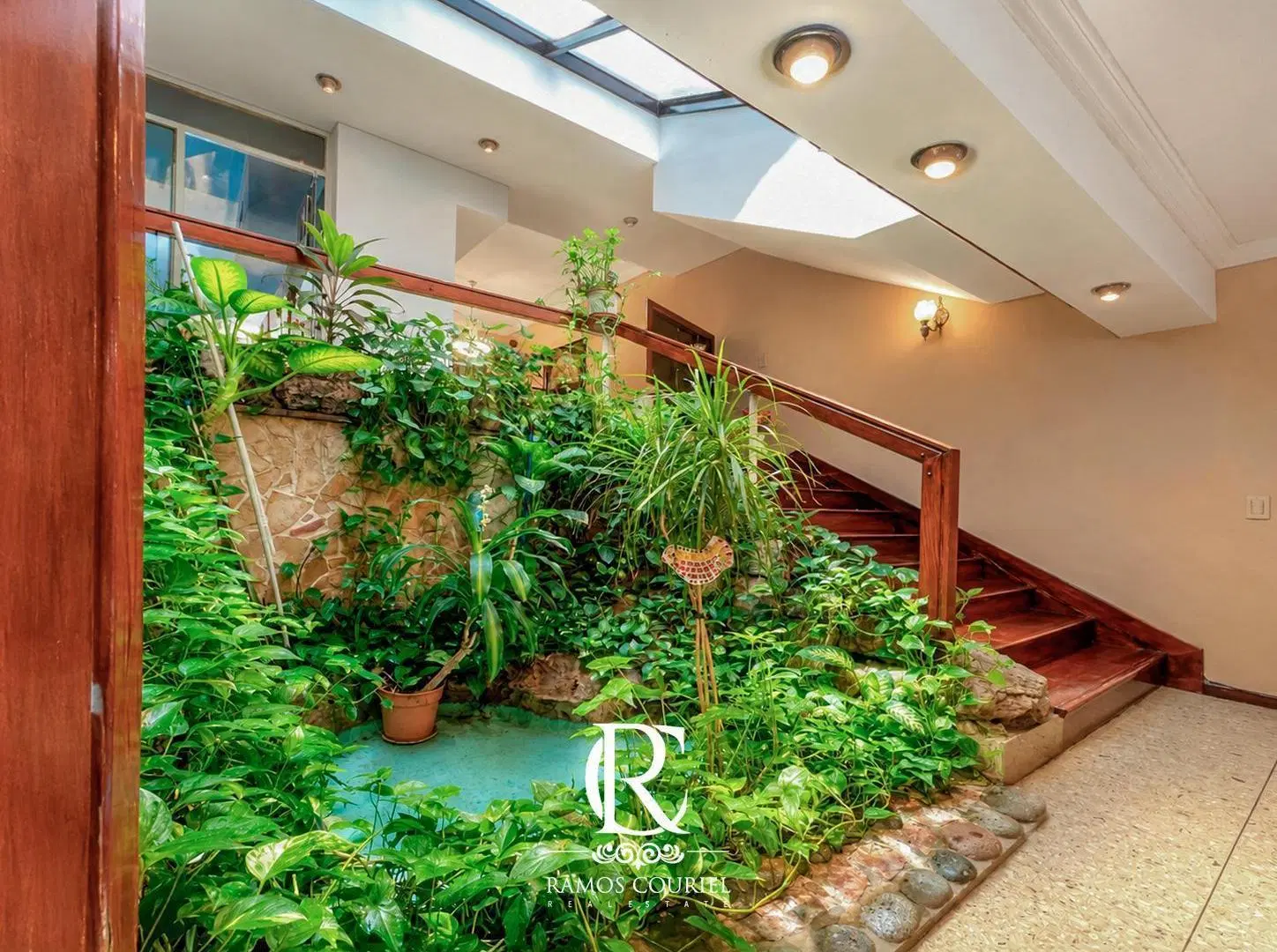 Venta casa de 340m2, pileta, parrilla, 4 coch-Lavalleja 1200 (Palermo) 5