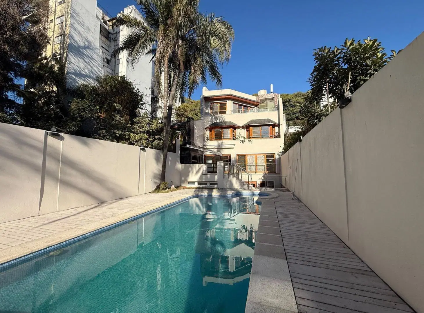 ALQUILER de espeactacular casa reciclada en Belgrano R. 6 amb. 1000m2 totales 3