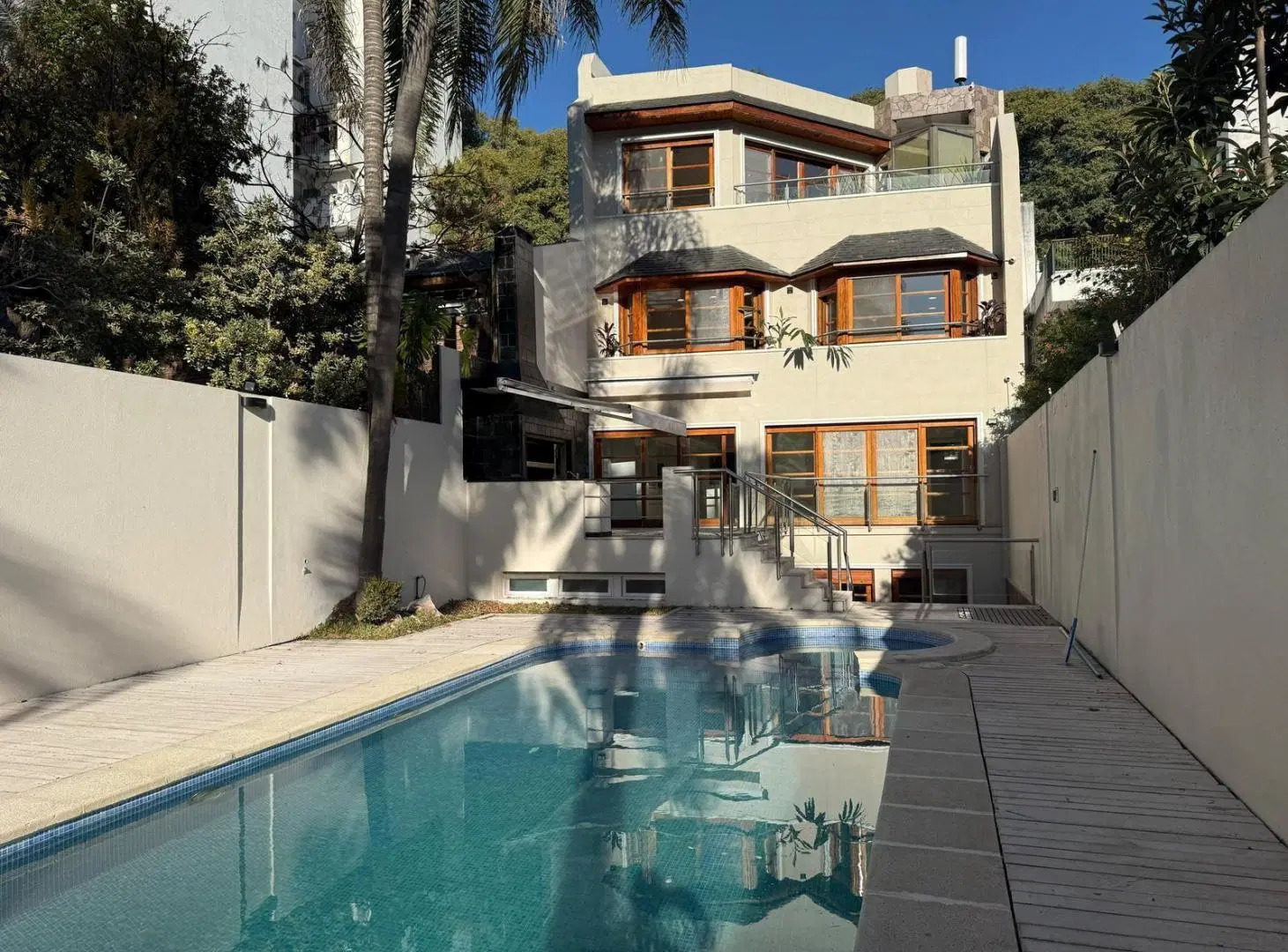 ALQUILER de espeactacular casa reciclada en Belgrano R. 6 amb. 1000m2 totales 1