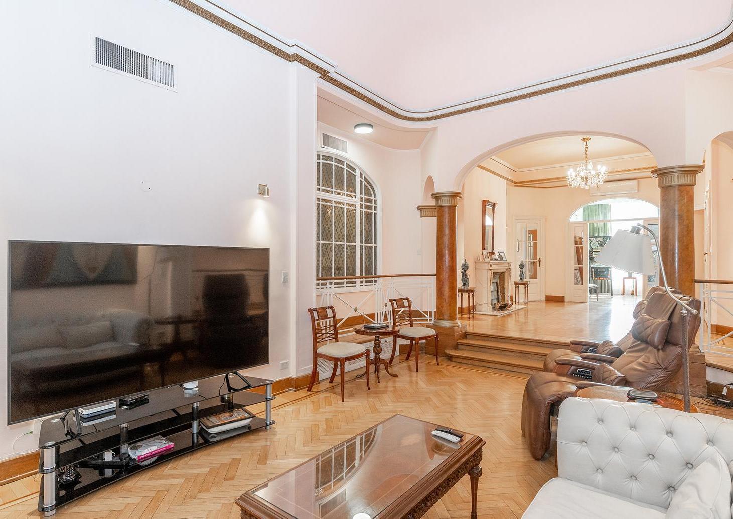 Foto de Venta 550m2, 3 suites, parrilla y pileta, apto profesional- Av. Santa, imagen 3
