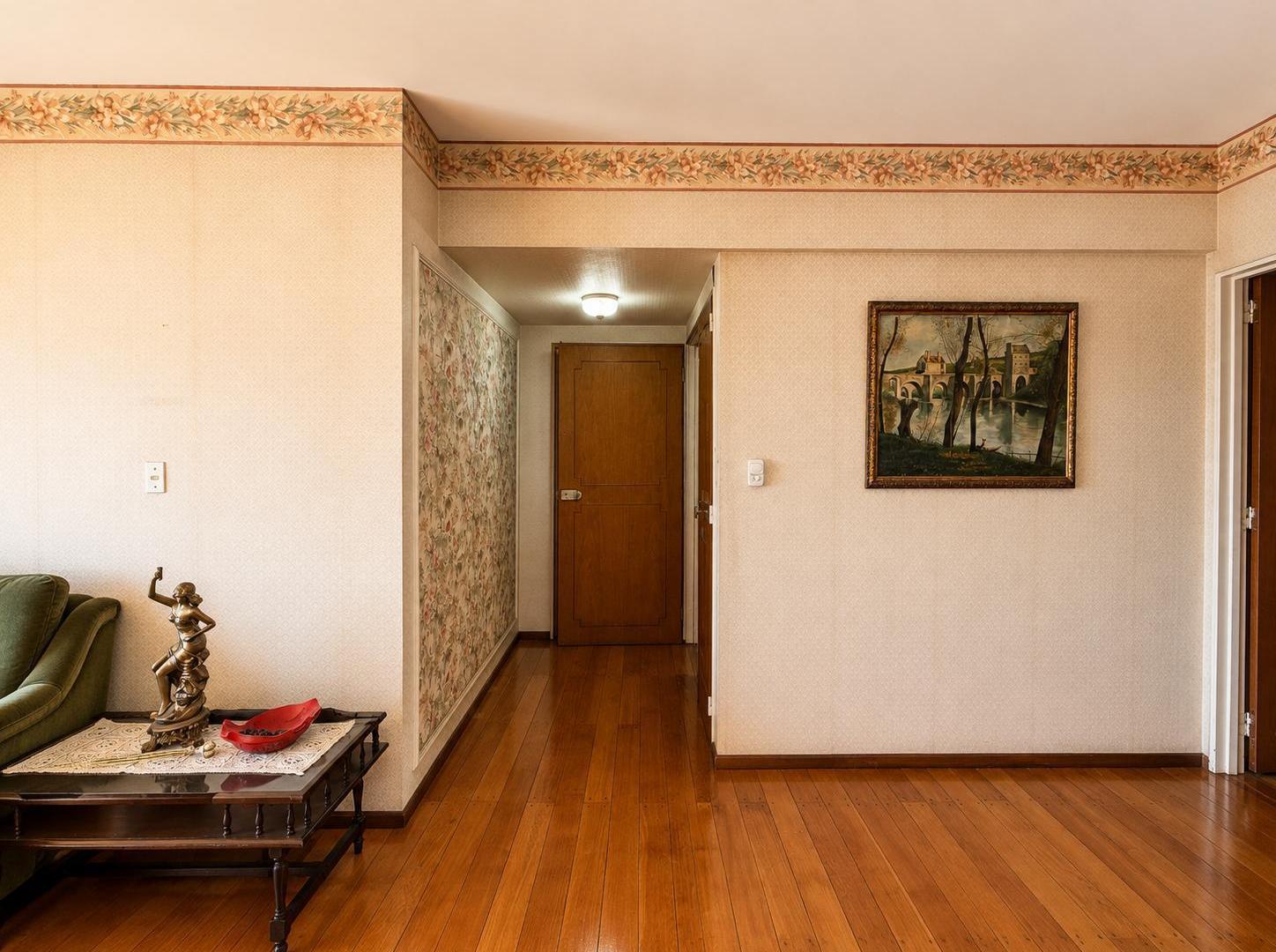 Foto de VENTA Departamento 4 ambientes c/ dependencia, 1 cochera doble, imagen 2