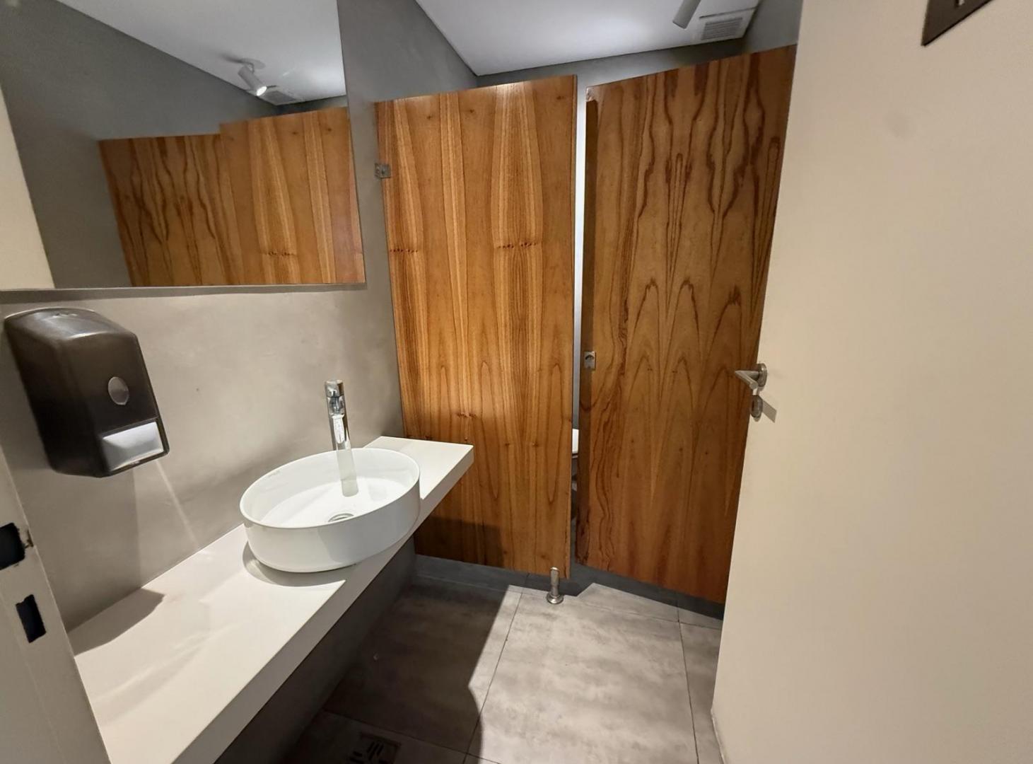 Foto de EXCELENTE LOCAL COMERCIAL LISTO PARA INGRESAR – PALERMO HOLLYWOOD, imagen 3