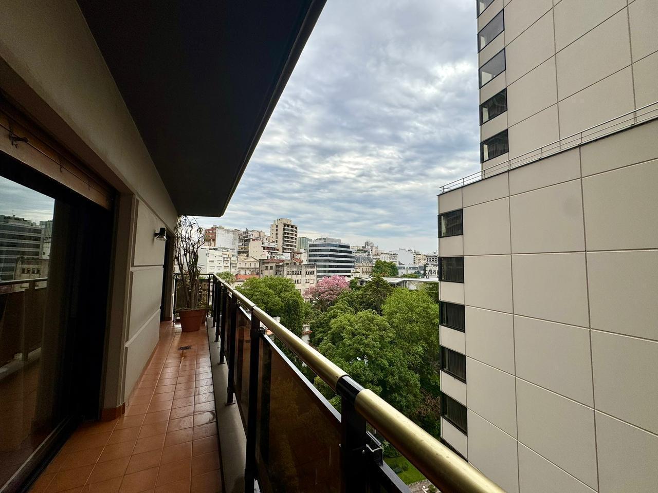 Foto de Departamento Piso de 5 AMBIENTES CON 2 DEPENDENCIA SOBRE LIBERTADOR, imagen 2