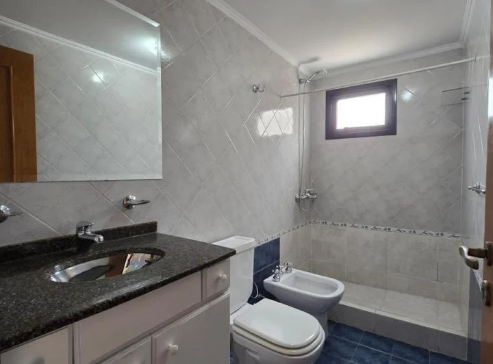 Hermoso DUPLEX: 2 Dormitorios + terrraza propia + Cochera. 4