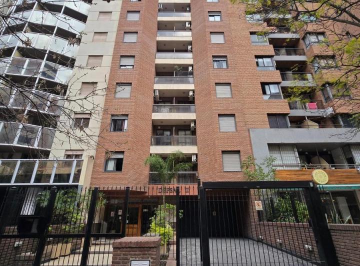 Hermoso DUPLEX: 2 Dormitorios + terrraza propia + Cochera. 1