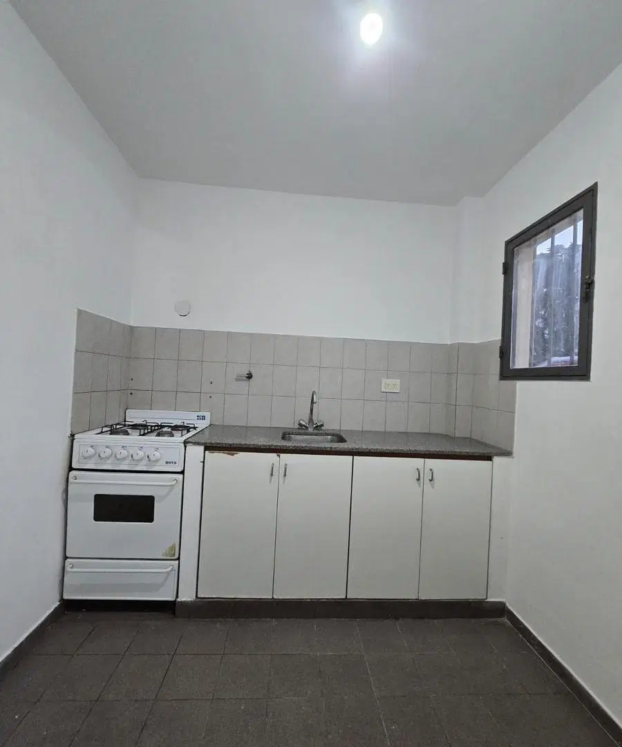 Departamento en ALQUILER: 1 Dormitorio - B° ALBERDI 1