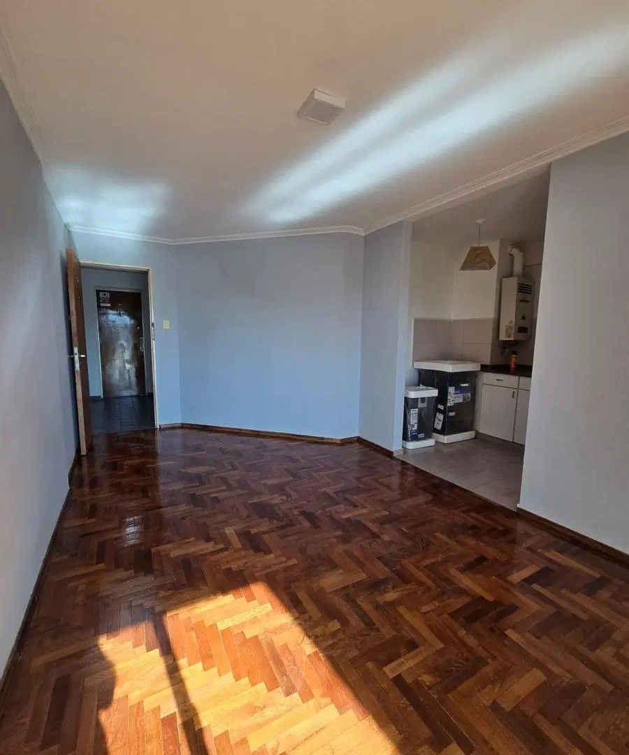 Bv Chacabuco 466: 1Dormitorio con dos Balcones - piso alto y gran vista. 4