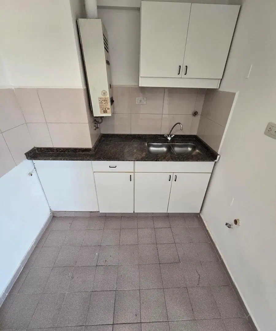 Bv Chacabuco 466: 1Dormitorio con dos Balcones - piso alto y gran vista. 5