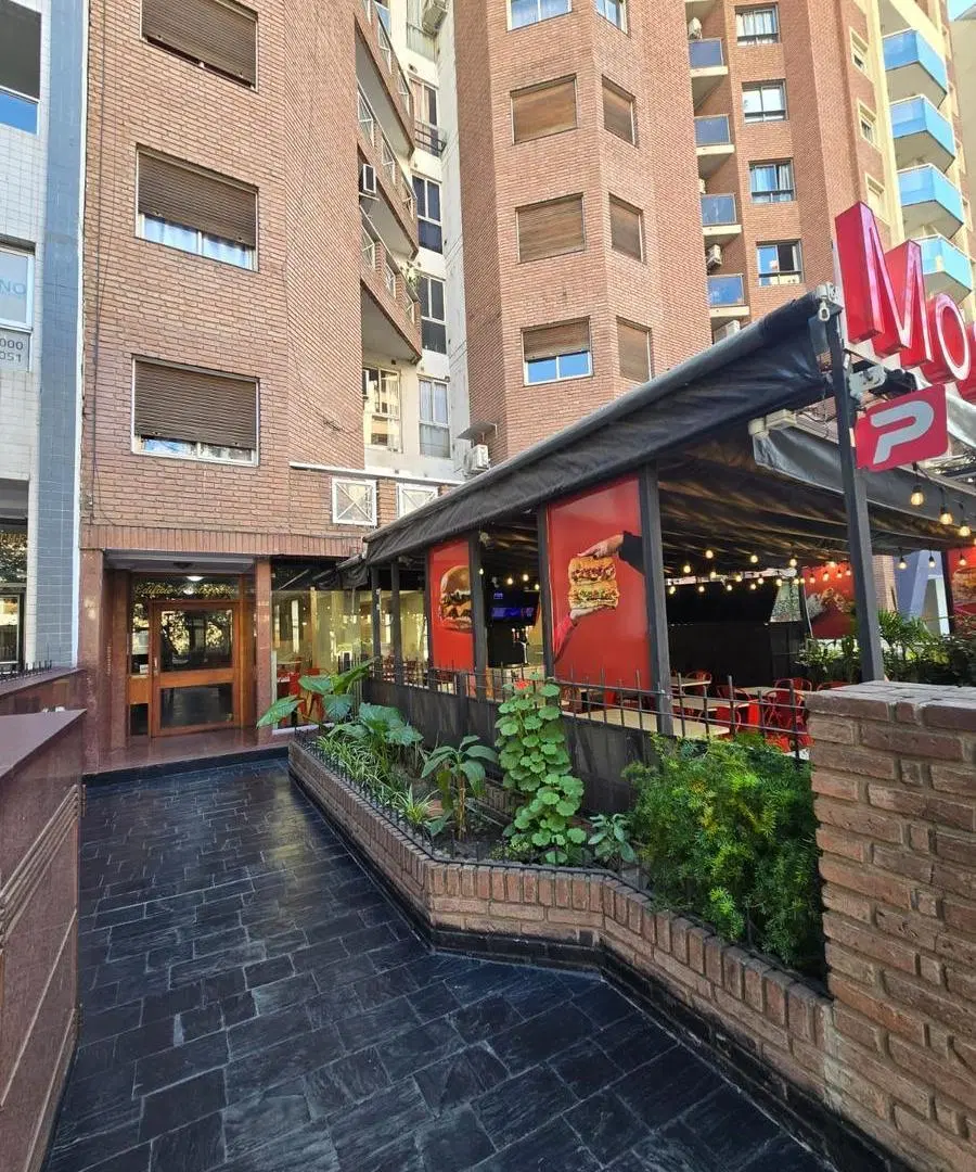 Bv Chacabuco 466: 1Dormitorio con dos Balcones - piso alto y gran vista. 3