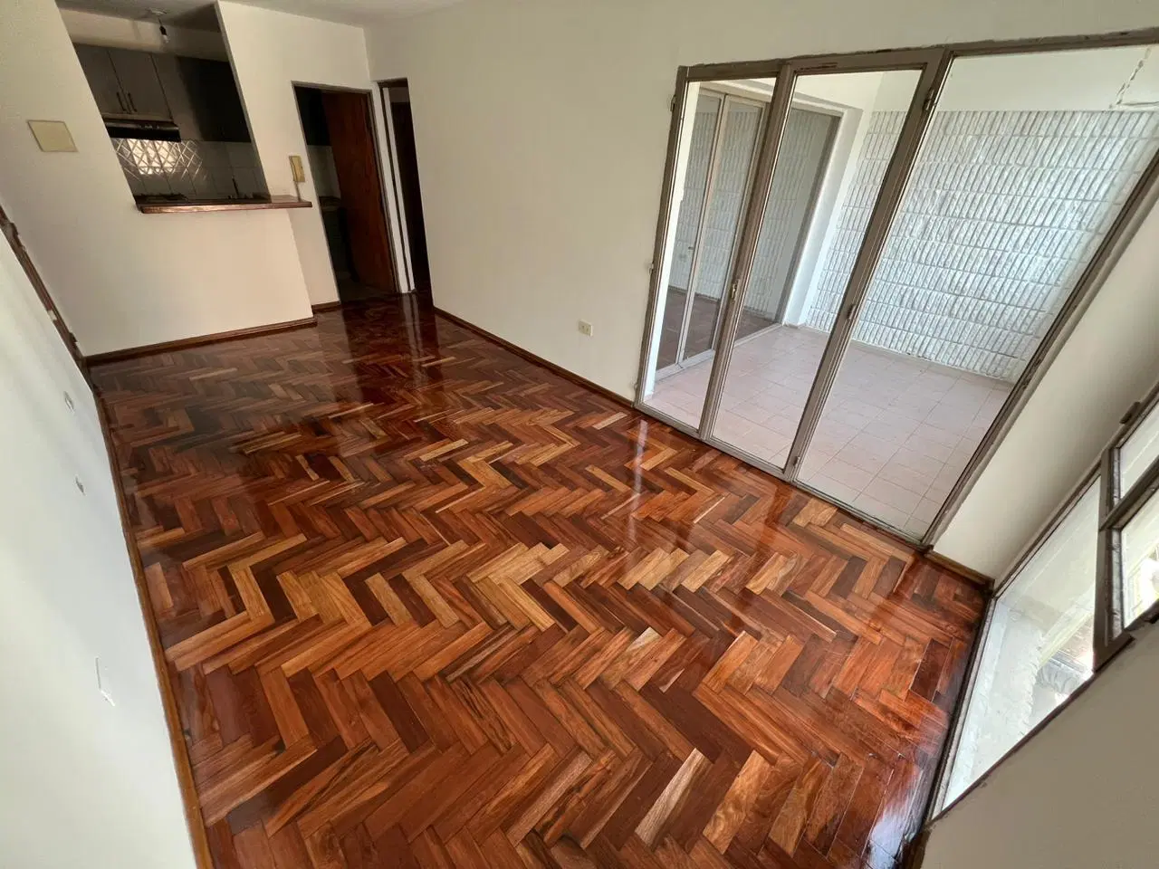 ZONA BUEN PASTOR: 2 dormitorios/ Balcon/ ituzaingo al 600 2