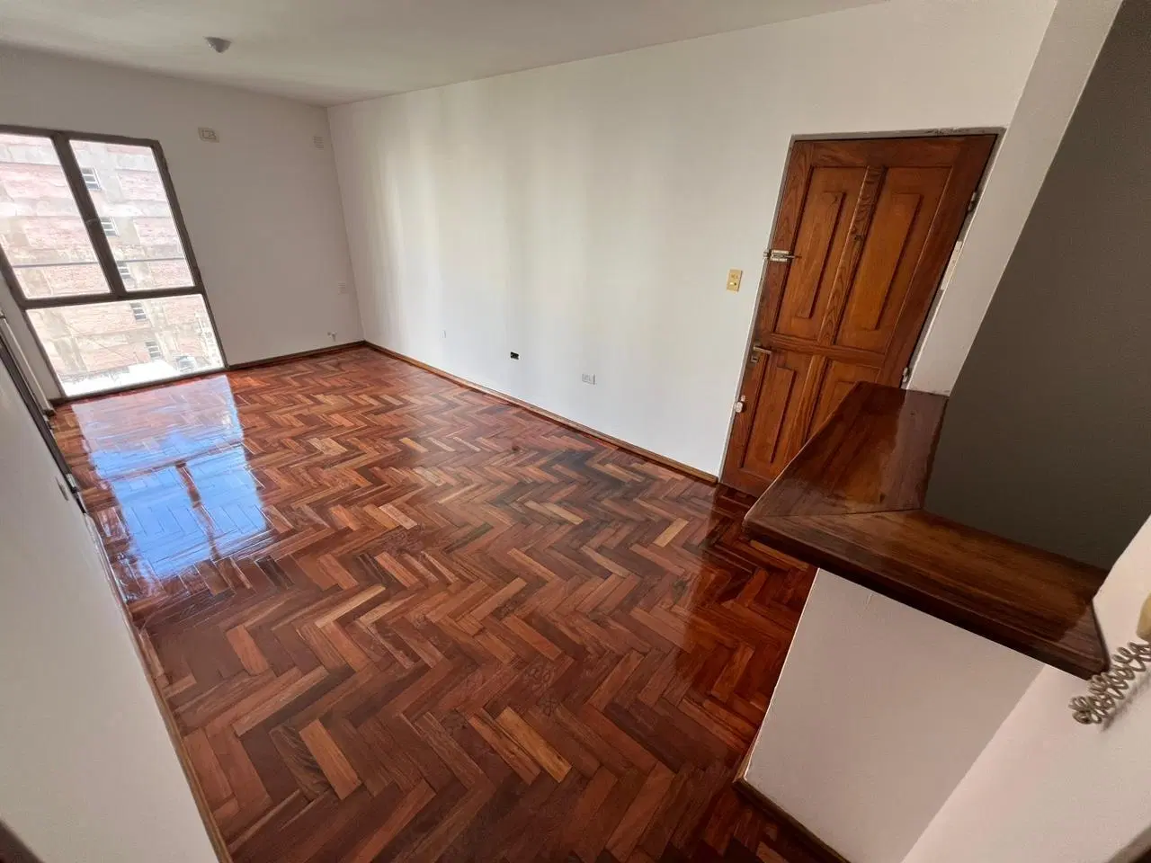 ZONA BUEN PASTOR: 2 dormitorios/ Balcon/ ituzaingo al 600 5