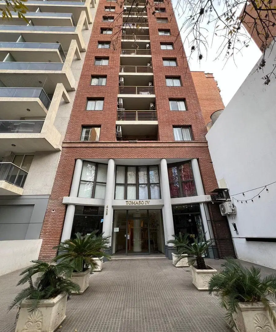 Hermoso DPTO CON PATIO: 1 DORM/ OBISPO ORO AL 400 2
