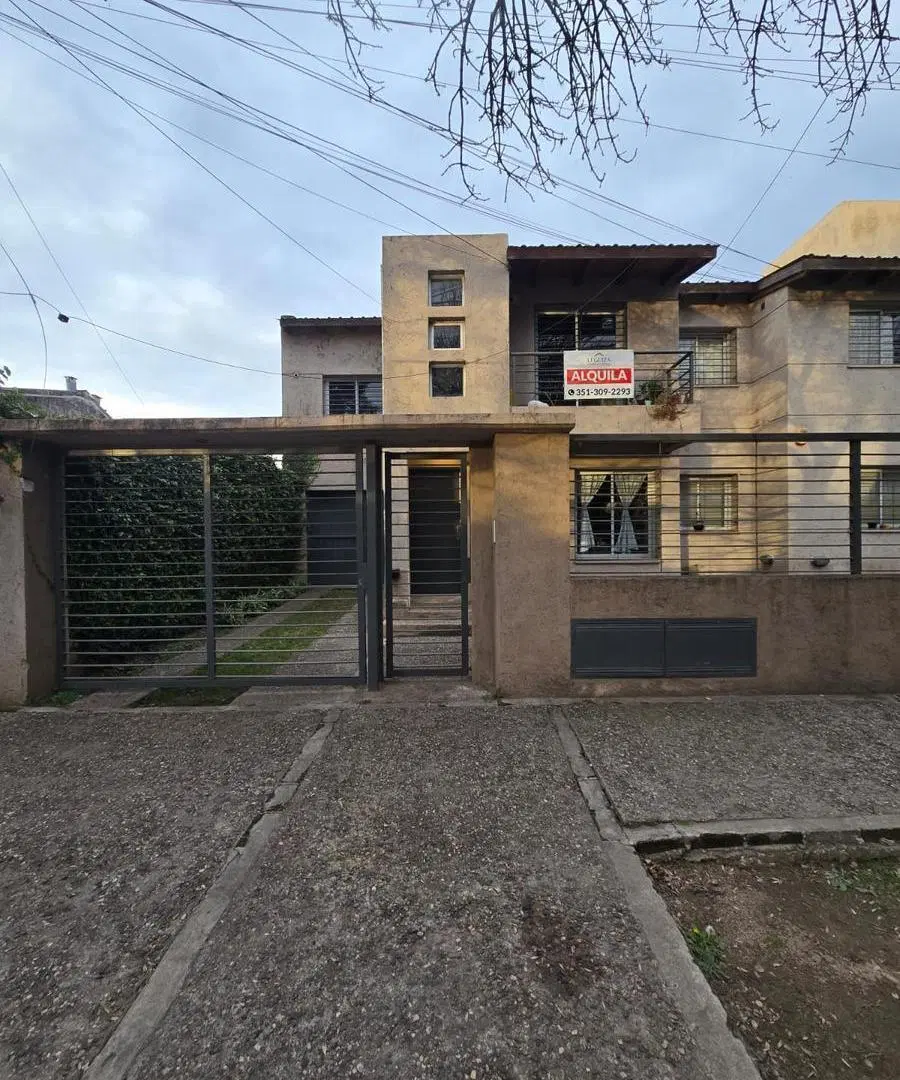 B°JARDIN: zona Jockey - dpto 2 dormitorios con balcón - Cochera - Quinco con asador. 2