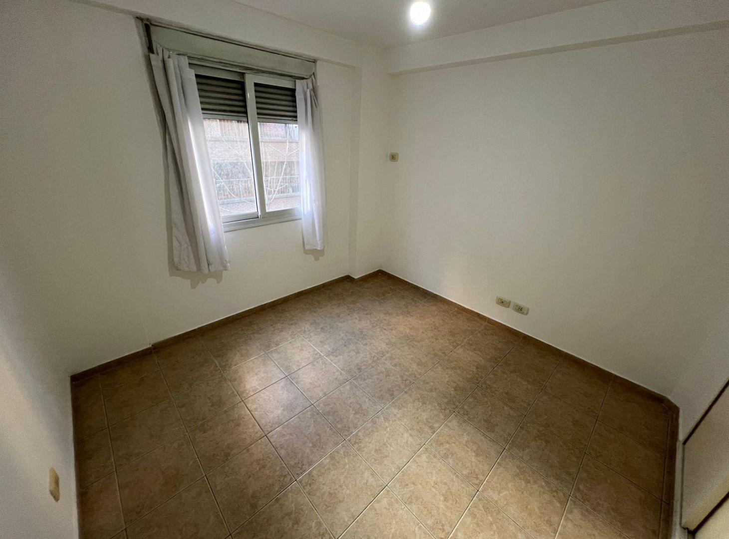 Foto de Obispo Trejo al 900: 1 Dorm/ Balcón frente - EXCELENTE UBICACION, imagen 3