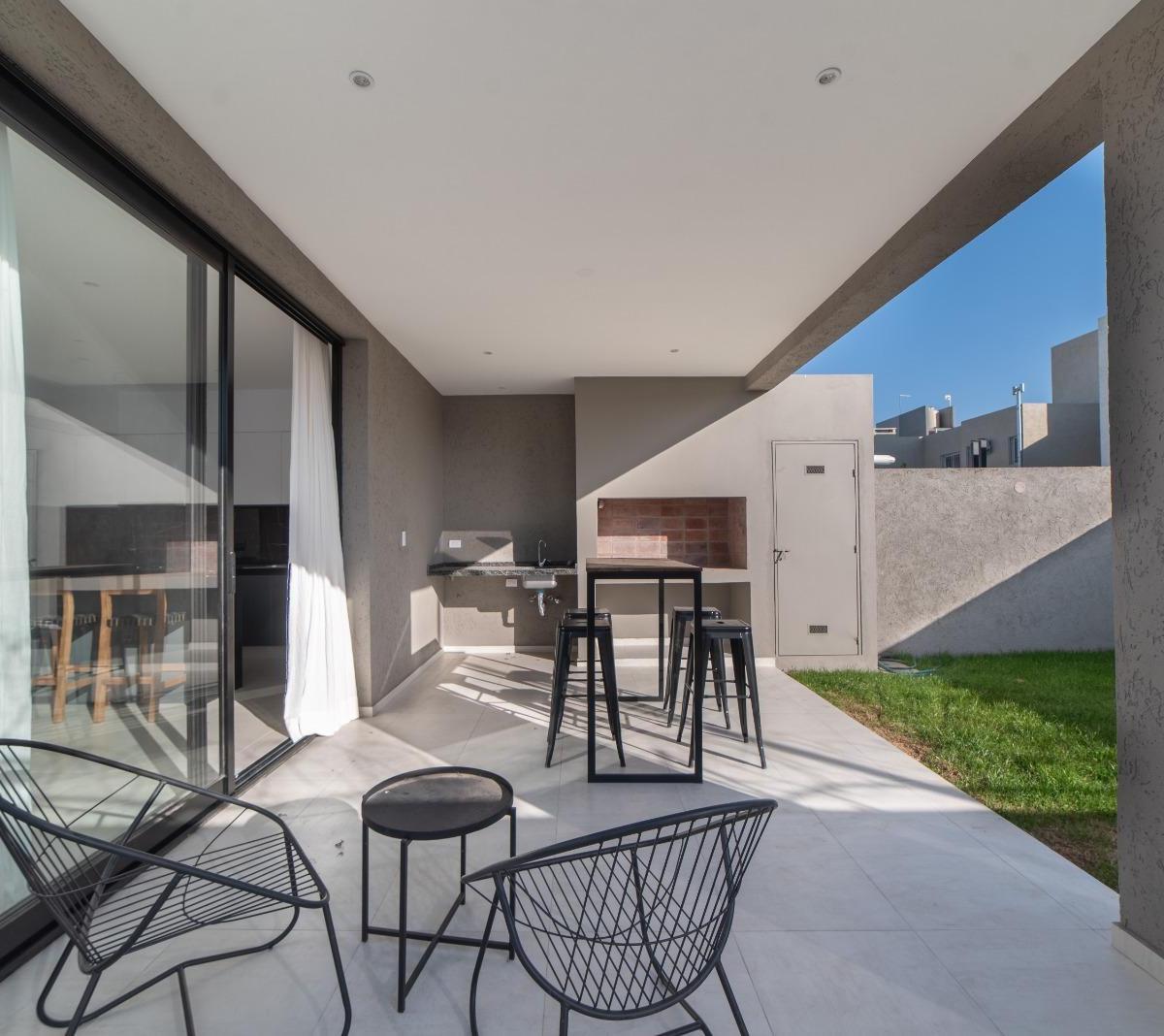 Duplex de Categoria en Chacras del Sur 3
