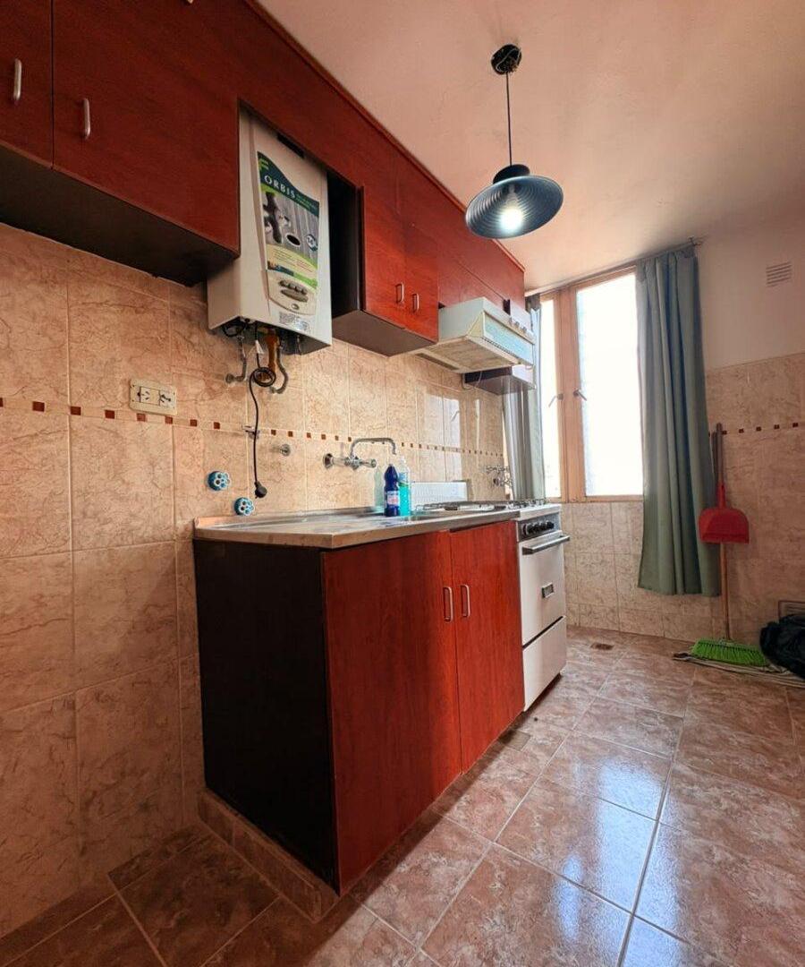 Foto de Depto 2 habitaciones con gran balcon sobre av. castro barros, imagen 1
