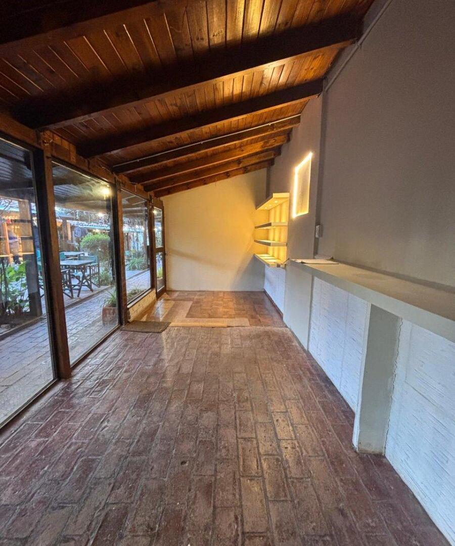 Foto de Local comercial en Galeria sobre avenida eden la falda, imagen 5