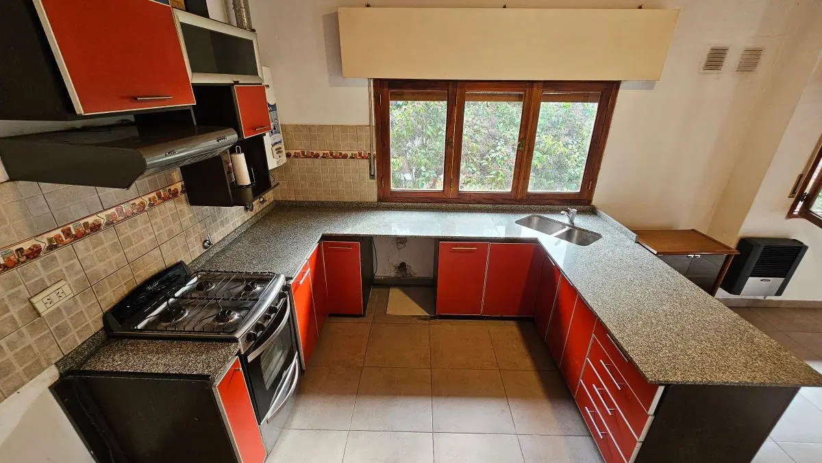 Departamento de 3 ambientes con terraza propia — Udaondo, Lanús Oeste 1