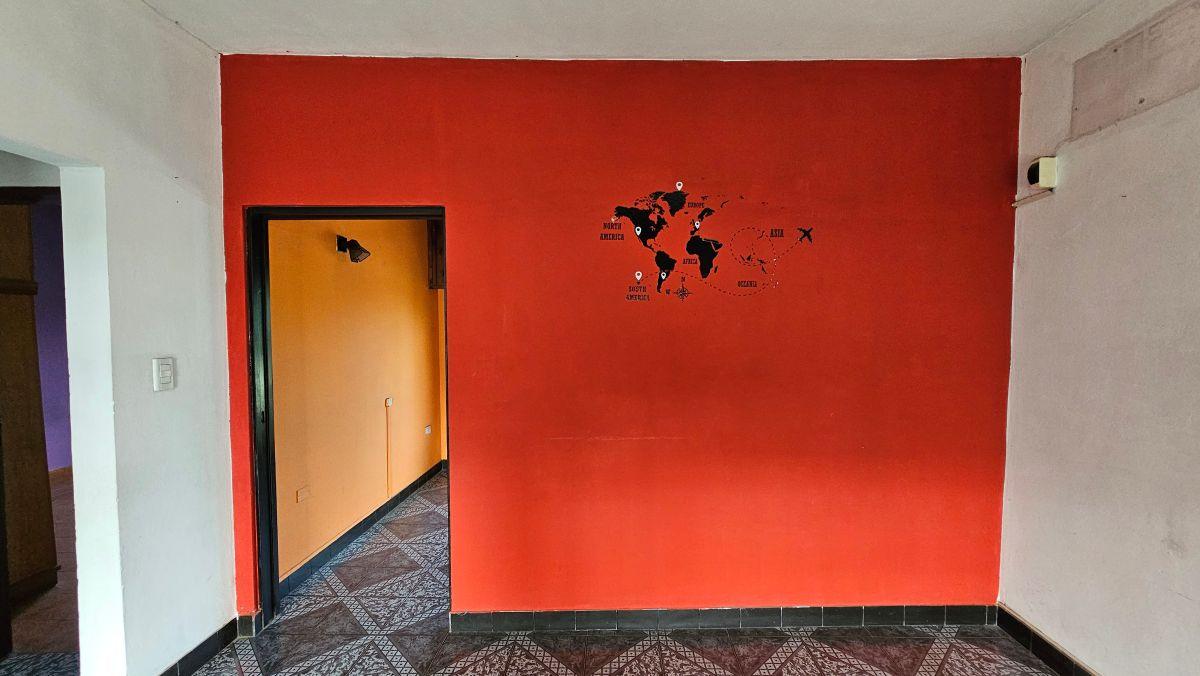 Foto de 3 amb. al frente con patio semicubierto, muy por debajo del valor de, imagen 2
