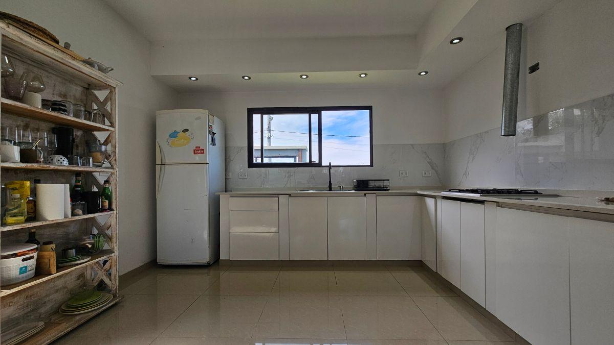 Foto de Casa de 4 ambientes con pileta nueva y lote propio — bajó de USD 85.000 a USD 75.000., imagen 1
