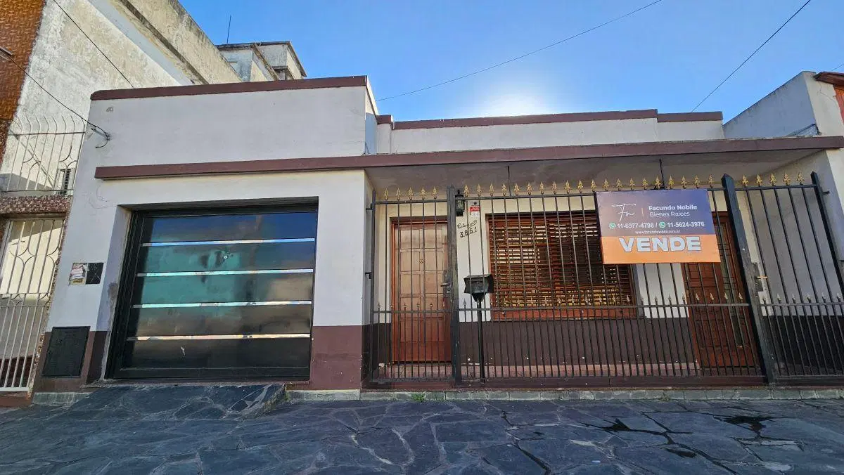 Casa con lote propio, parque, quincho y pileta por menos de USD 100.000 — Villa Caraza, Lanús 2